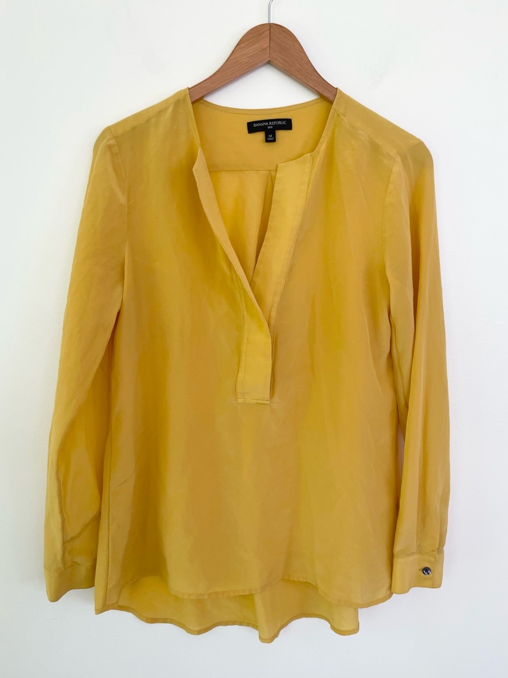 Banana Republic 100% Silk Split Neck Long Sleeve Blouse in Yellow M Medium